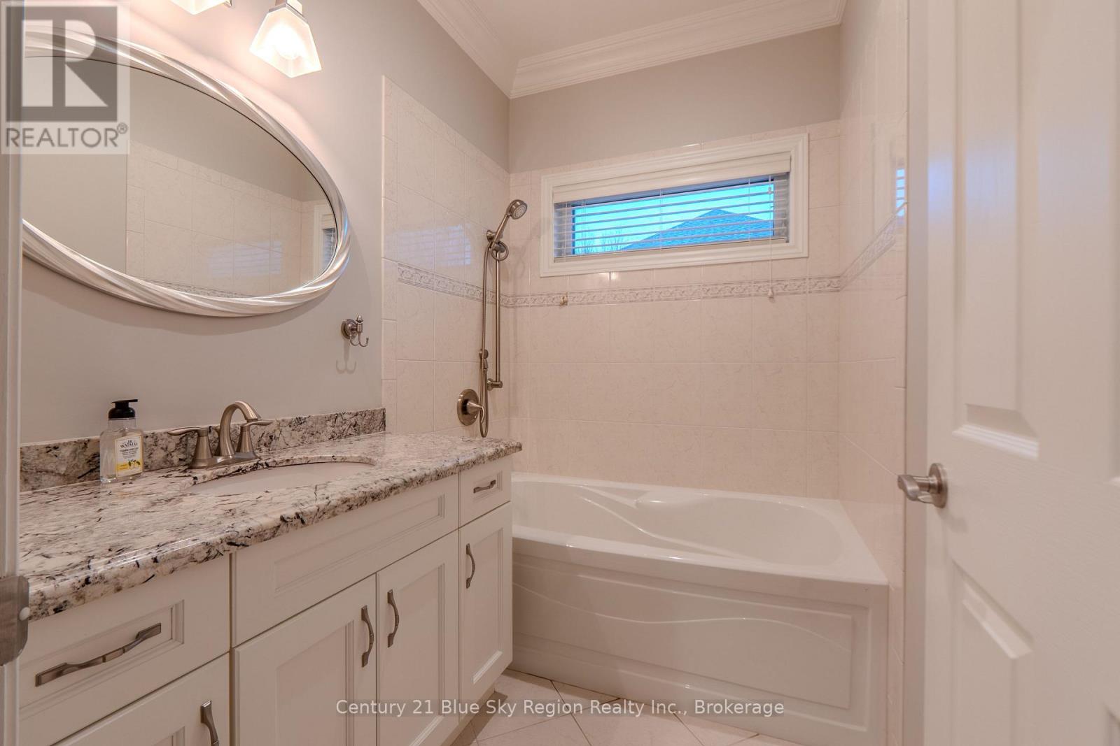 30 VERMONT CRESCENT - 24