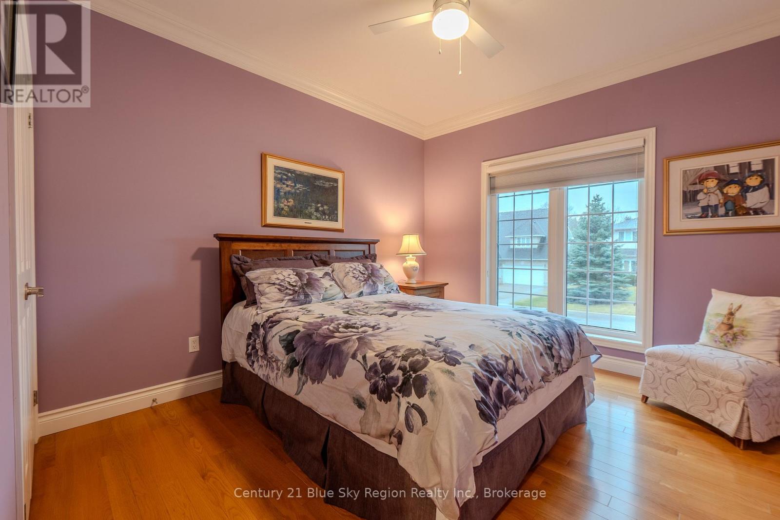 30 VERMONT CRESCENT - 25