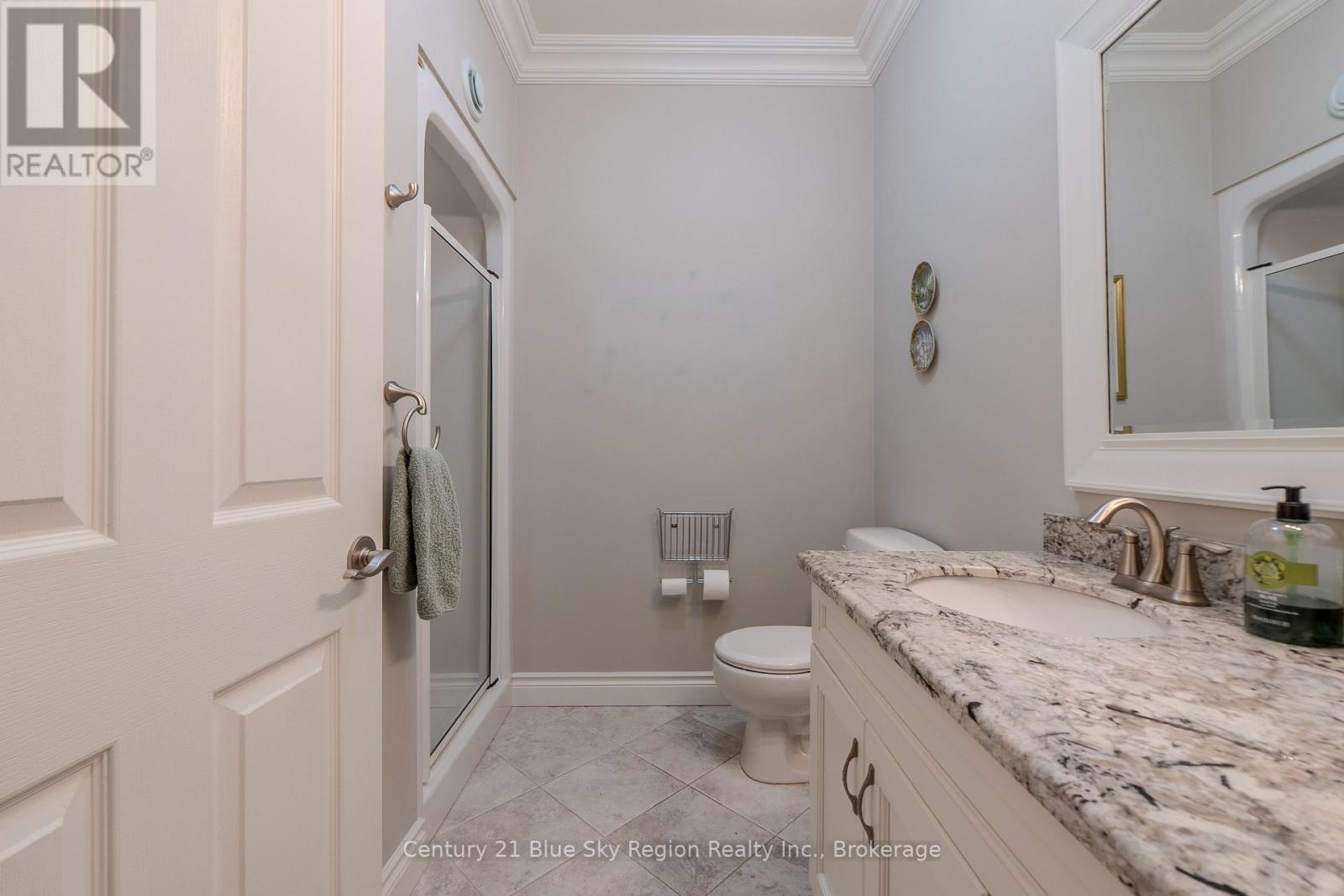 30 VERMONT CRESCENT - 27
