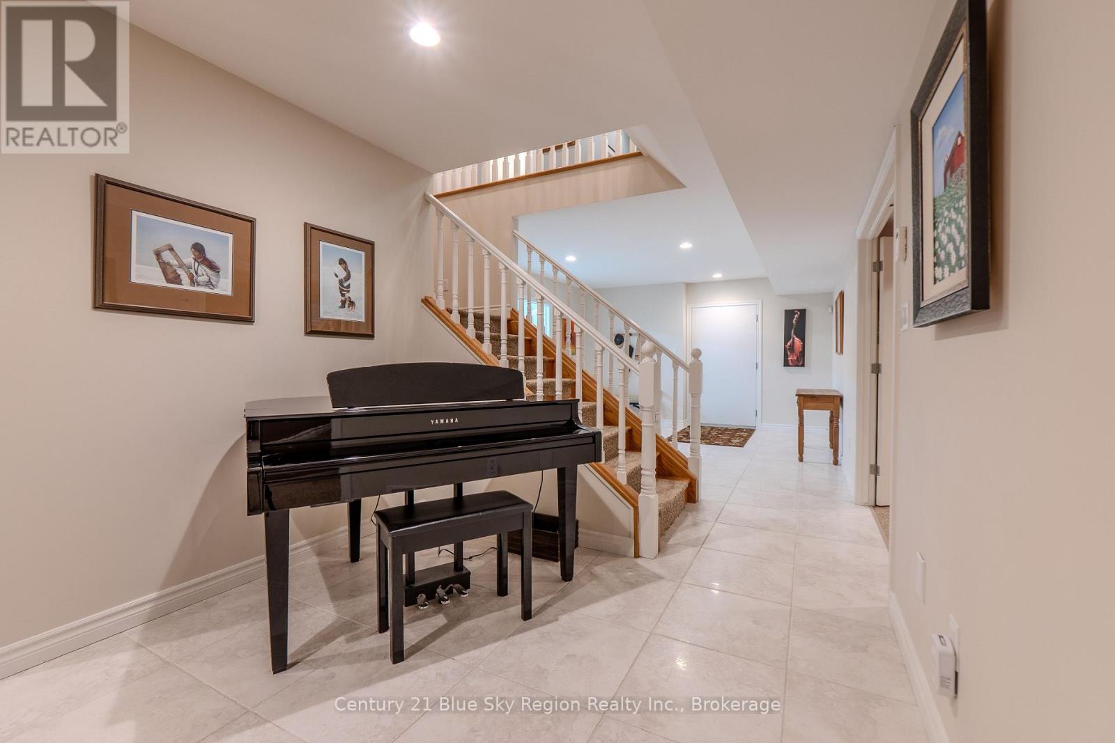 30 VERMONT CRESCENT - 30