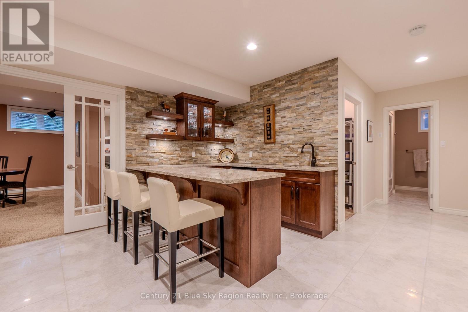 30 VERMONT CRESCENT - 32