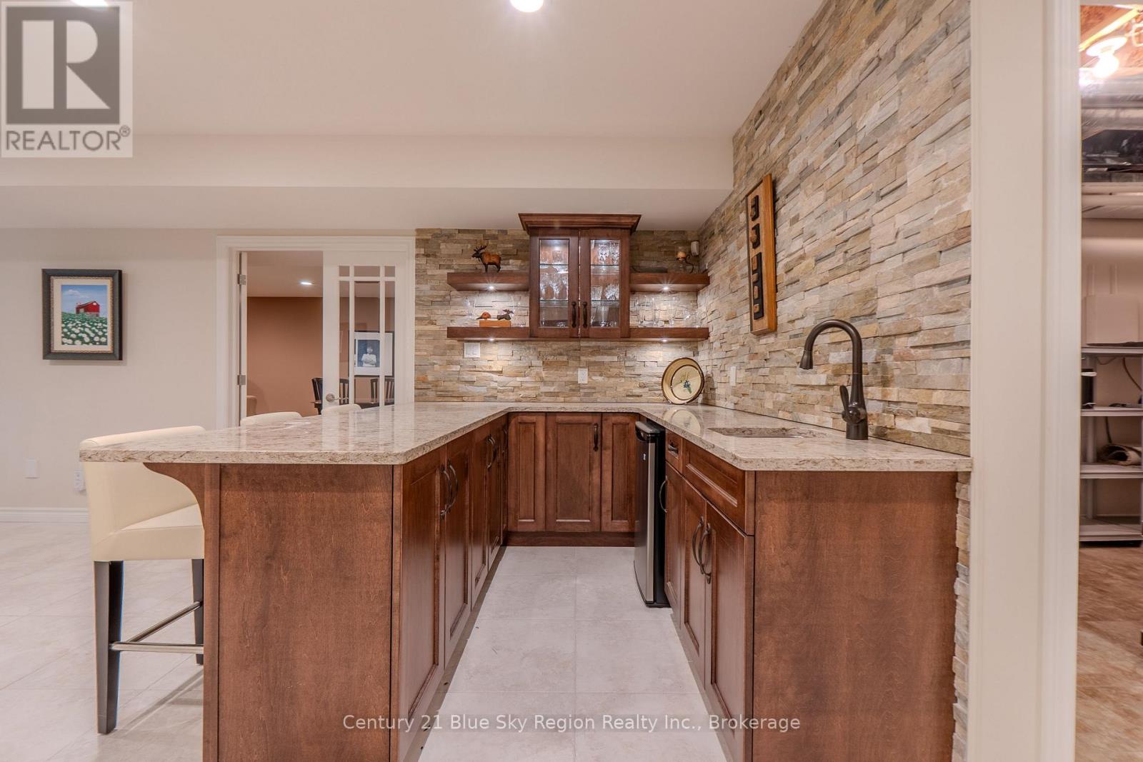 30 VERMONT CRESCENT - 33