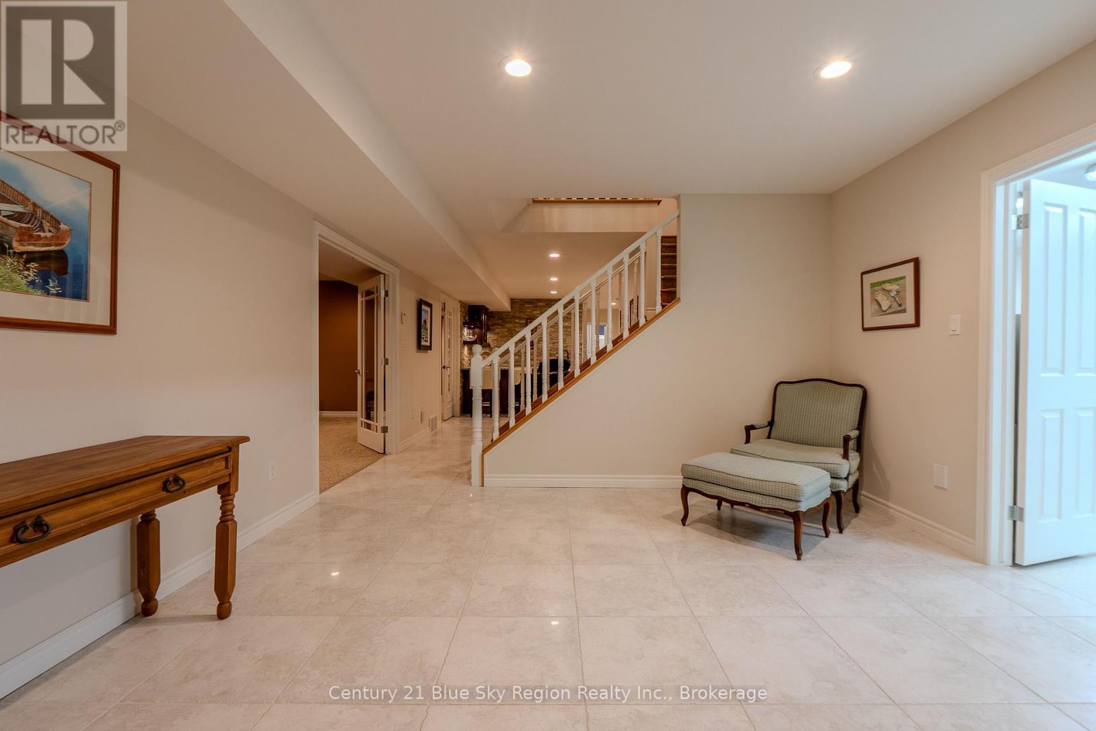 30 VERMONT CRESCENT - 35