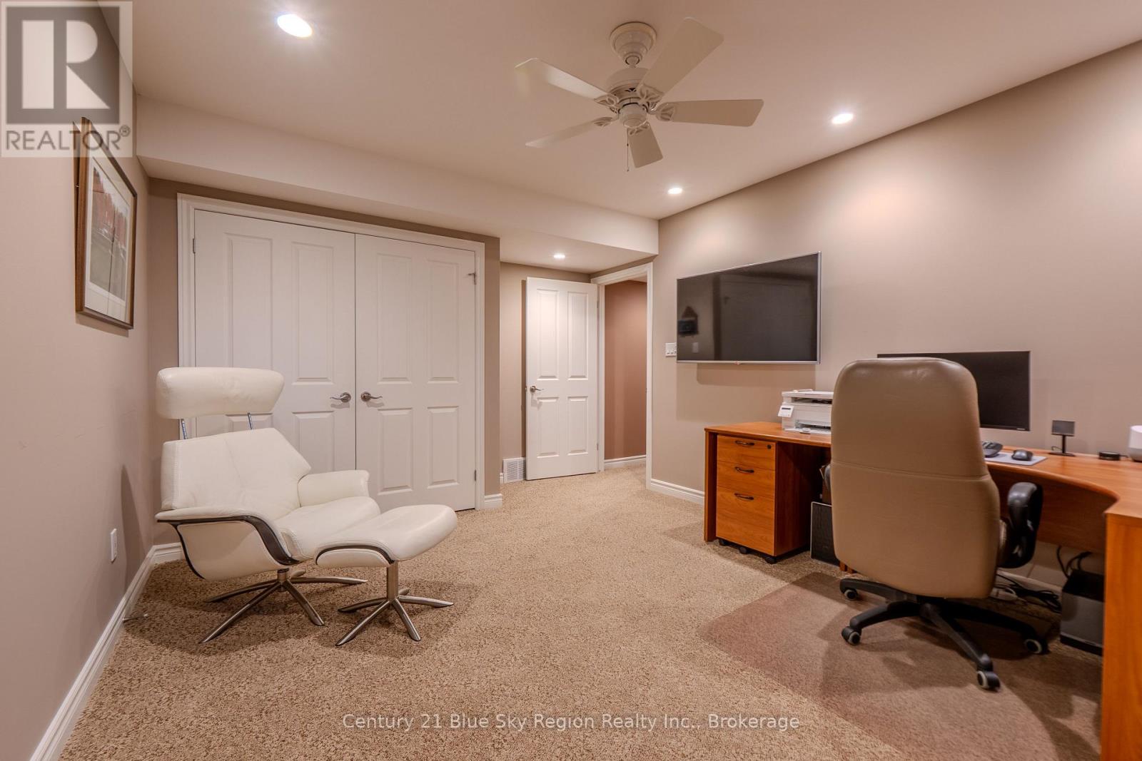30 VERMONT CRESCENT - 37
