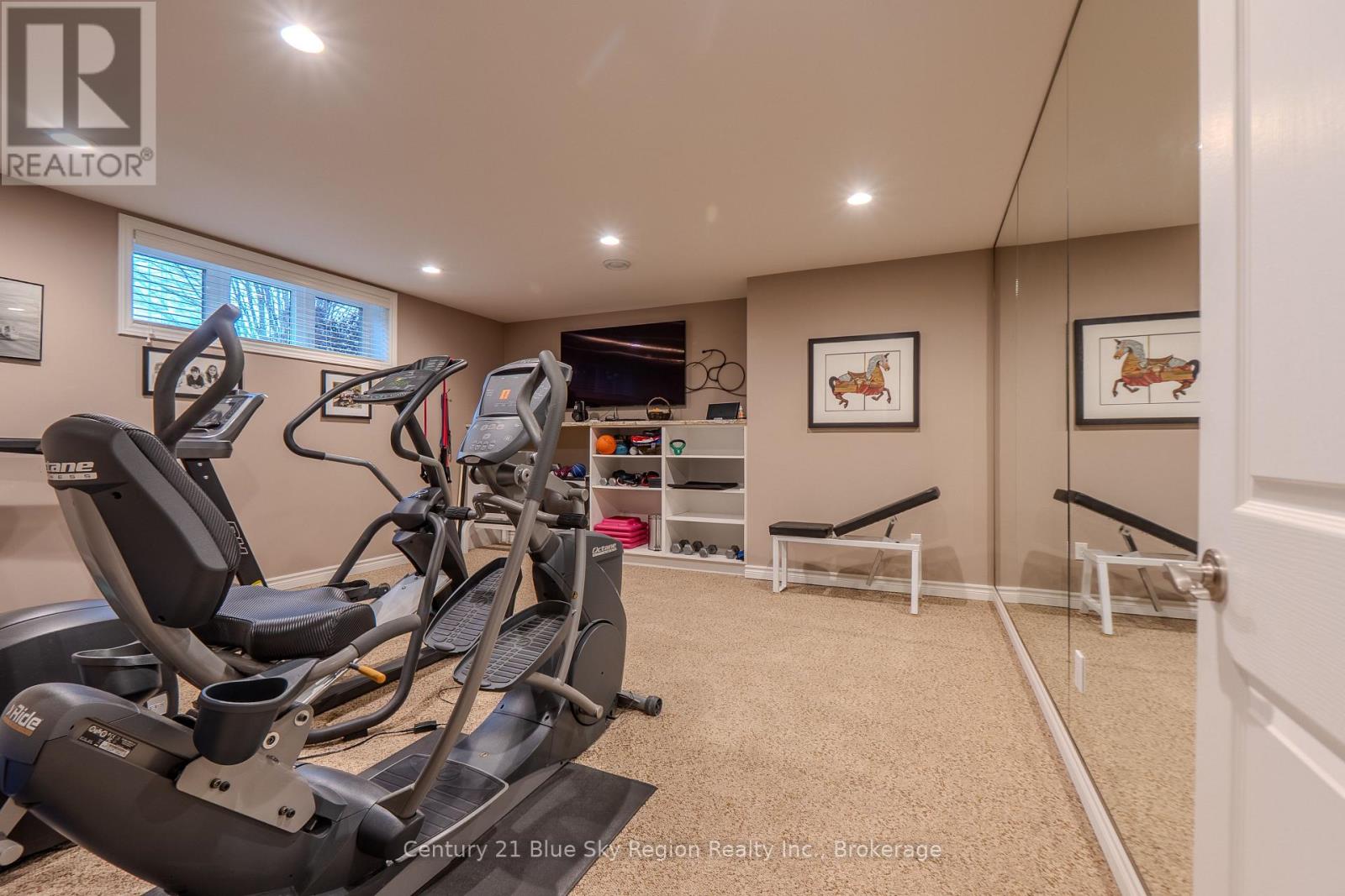 30 VERMONT CRESCENT - 38