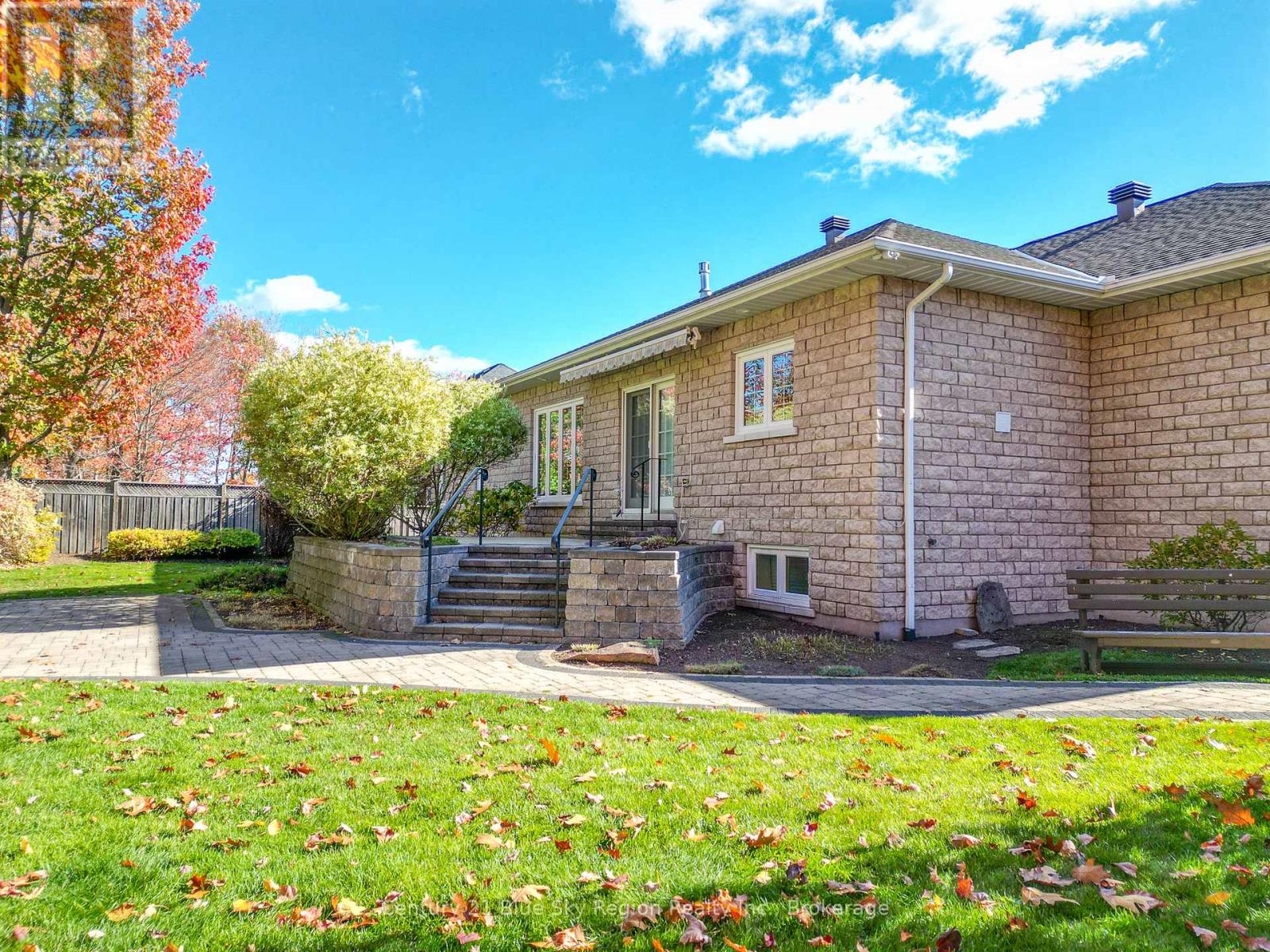 30 VERMONT CRESCENT - 42