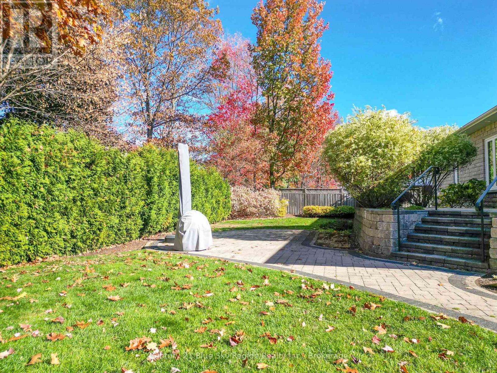 30 VERMONT CRESCENT - 44
