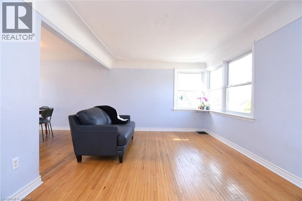 7 CAIRNS Avenue - 9