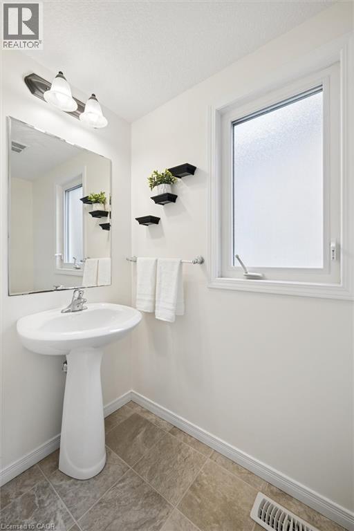 6 SASSAFRAS Street, Kitchener, Ontario, N2N3S4 — Photo 8