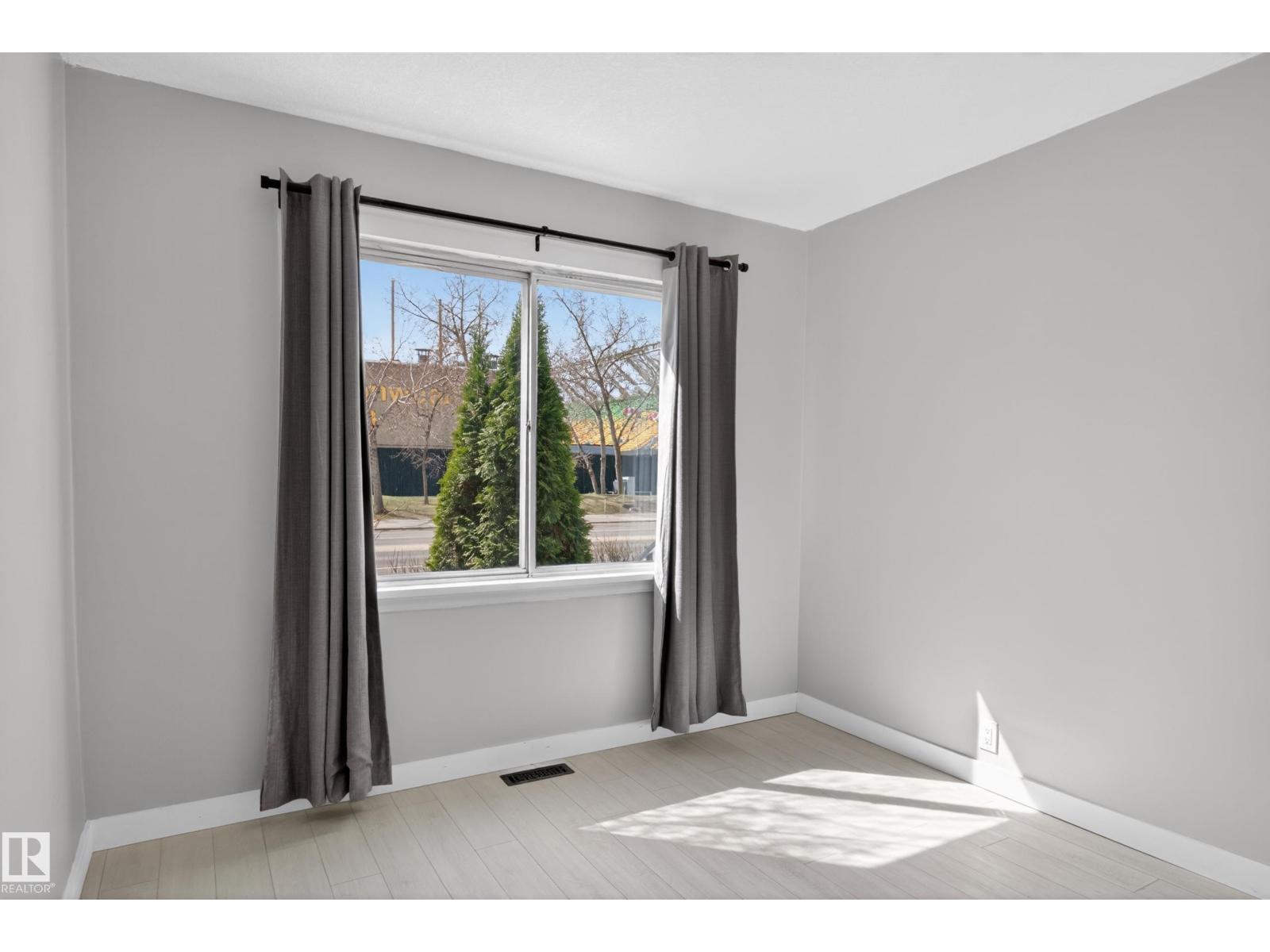 8722 112 AV NW - 10
