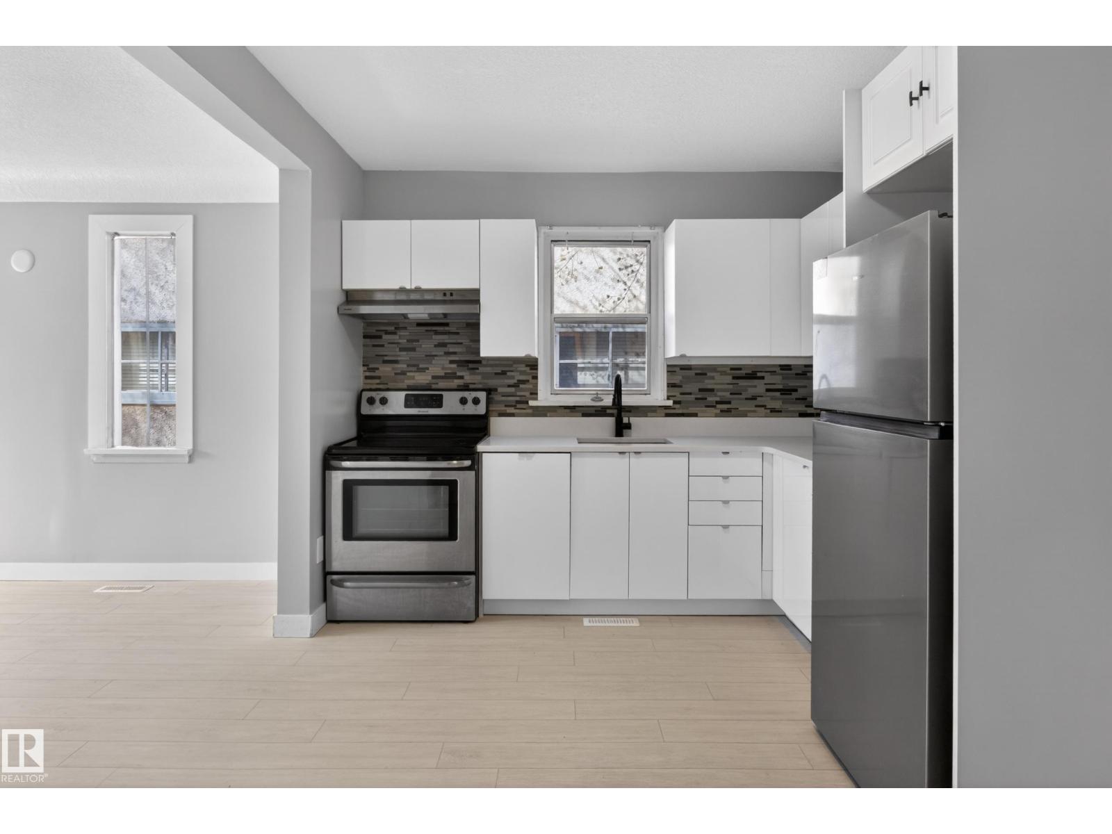 8722 112 AV NW - 12