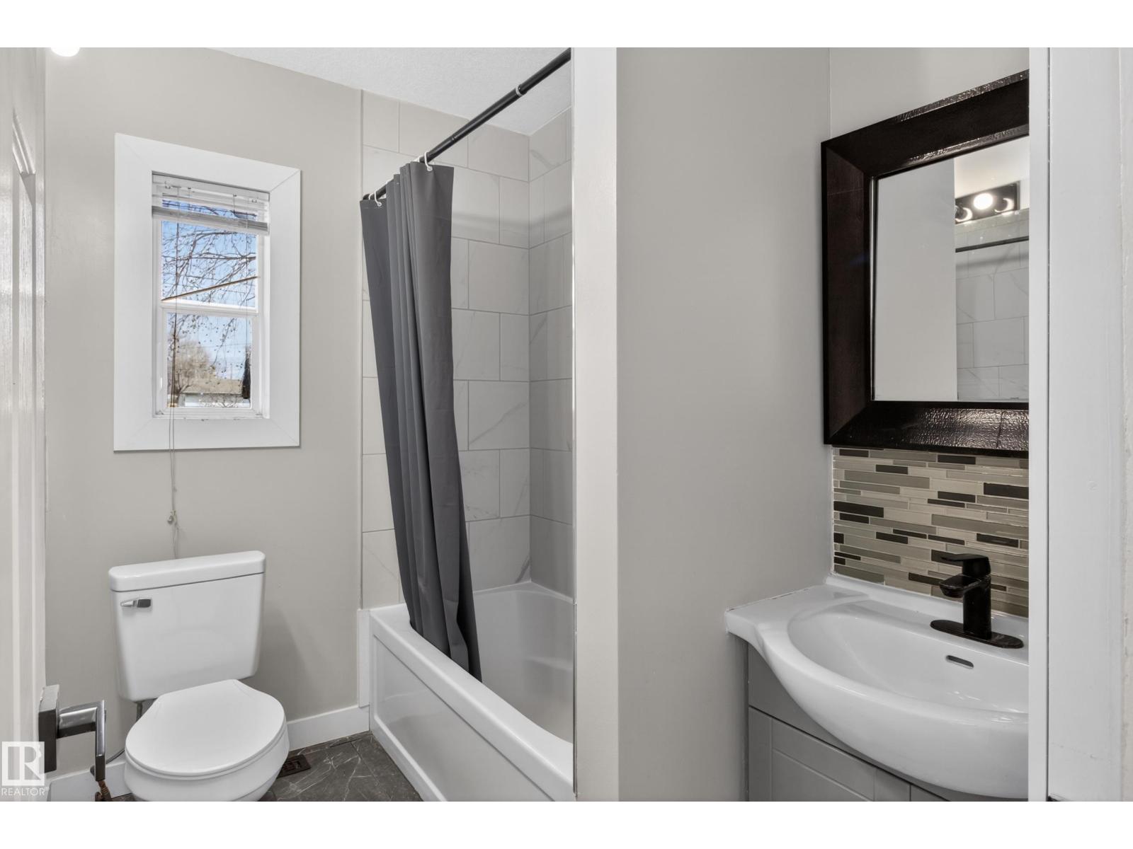 8722 112 AV NW, Edmonton