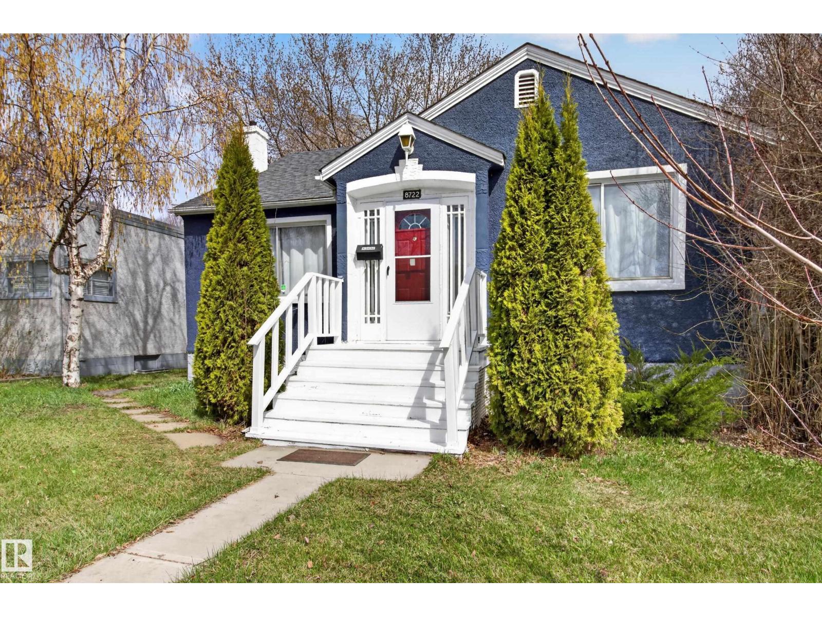 8722 112 AV NW - 2