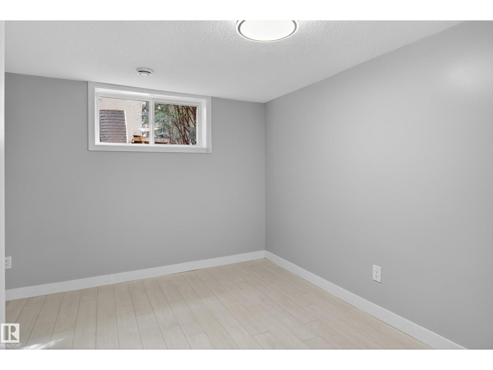 8722 112 AV NW, Edmonton