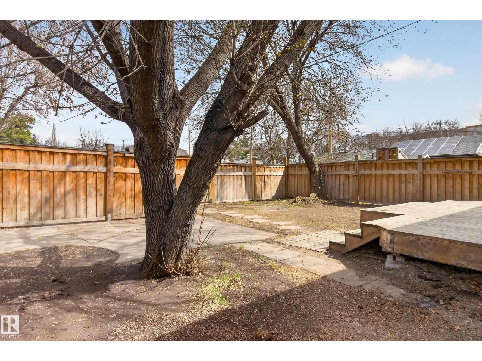 8722 112 AV NW - 40