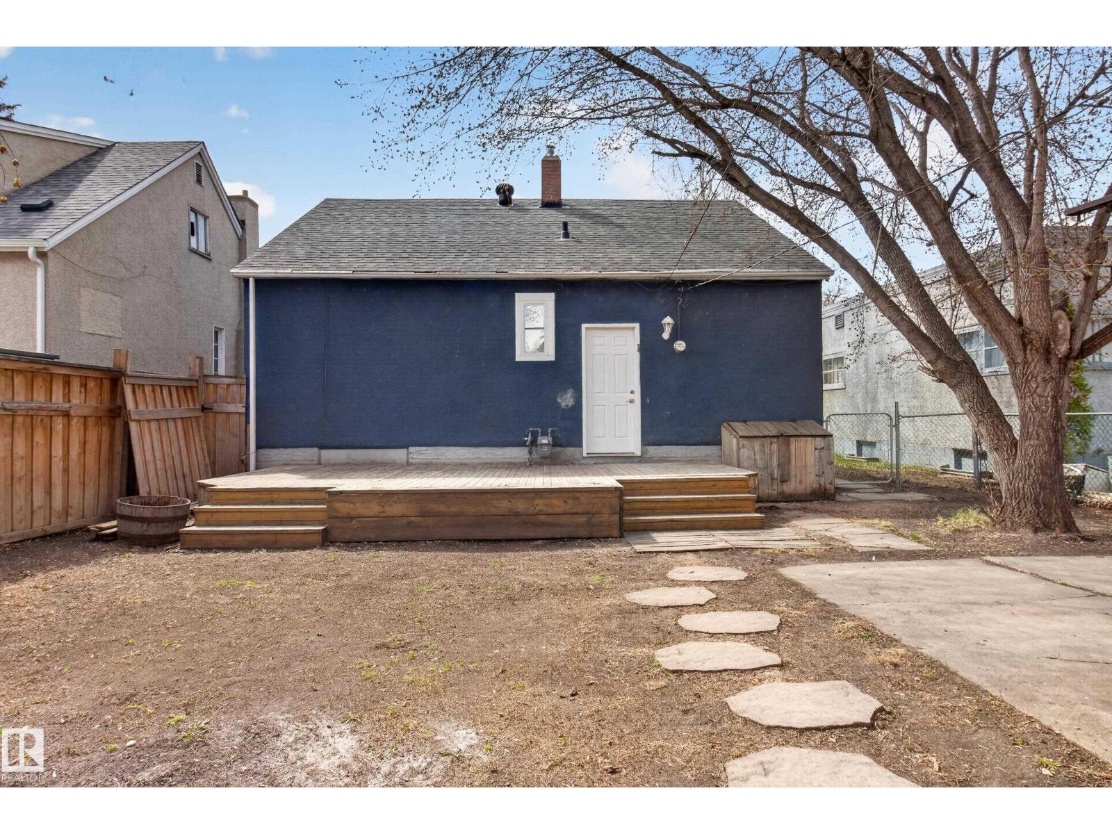 8722 112 AV NW, Edmonton