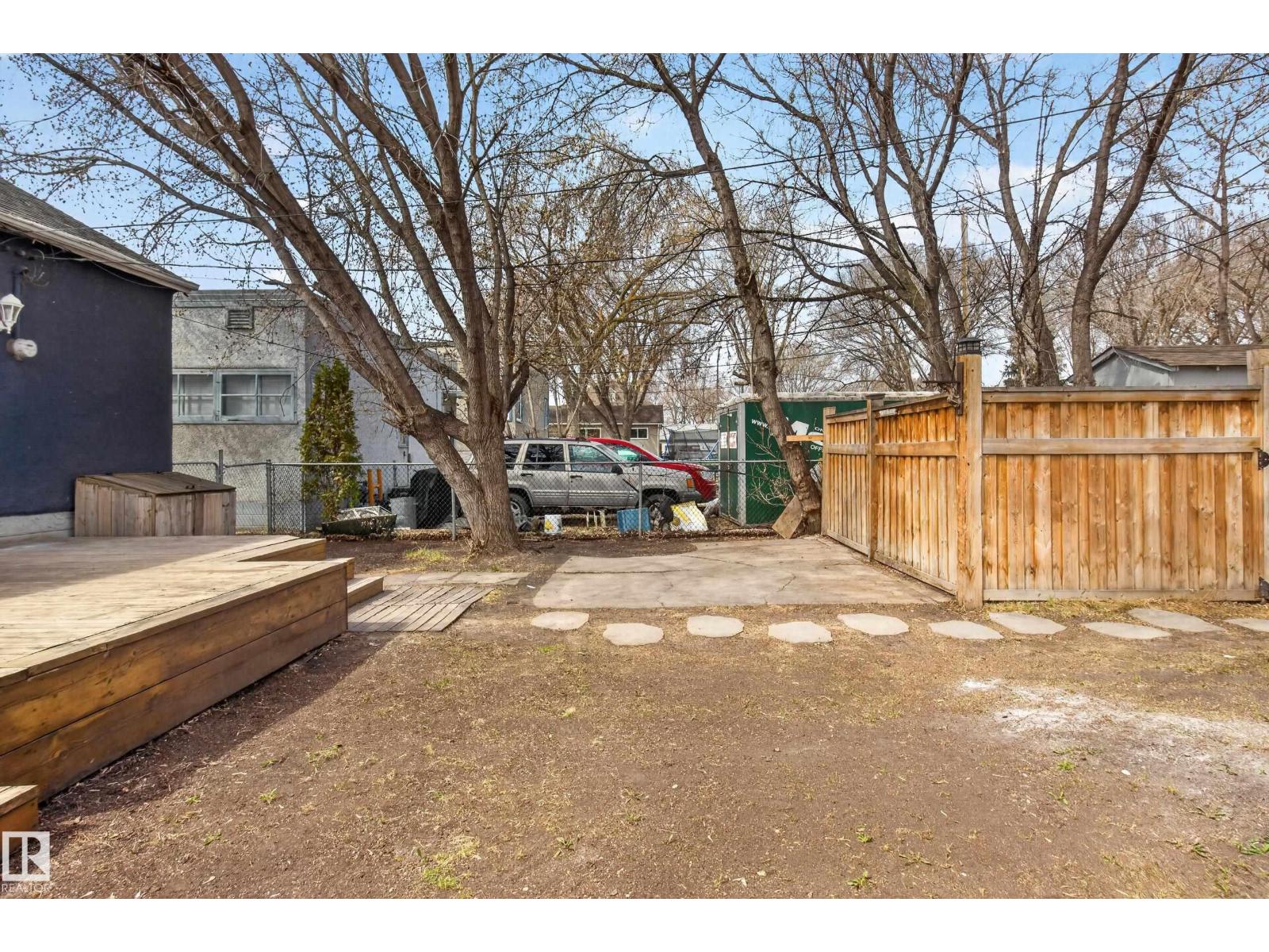 8722 112 AV NW, Edmonton
