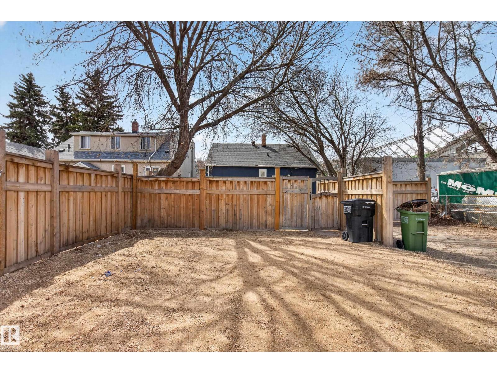8722 112 AV NW - 50