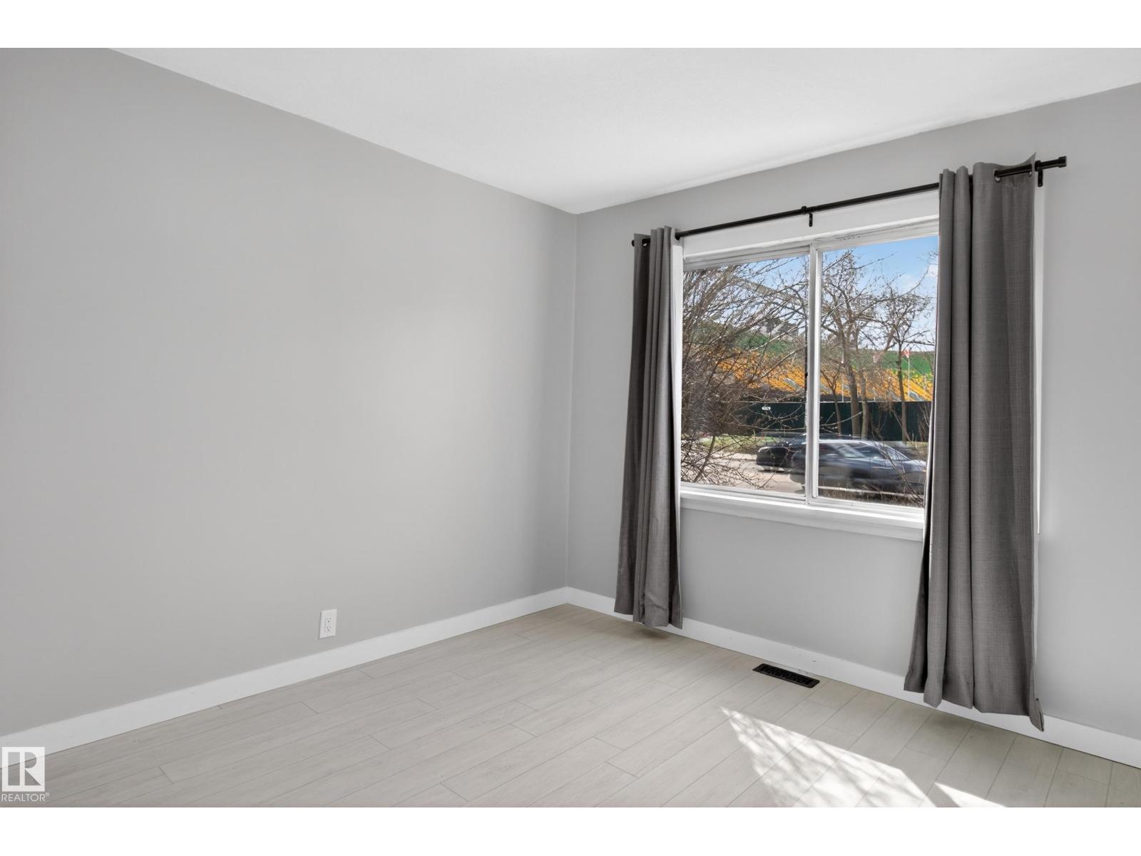 8722 112 AV NW, Edmonton