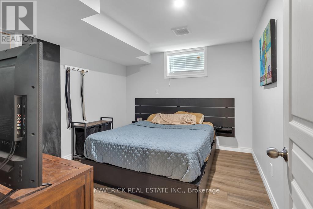 21 CHAMBERLAIN AVENUE - 26