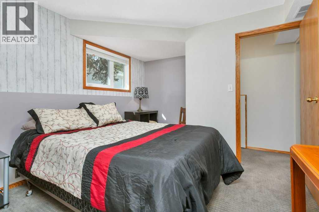 8 Petticoat Lane, Lacombe