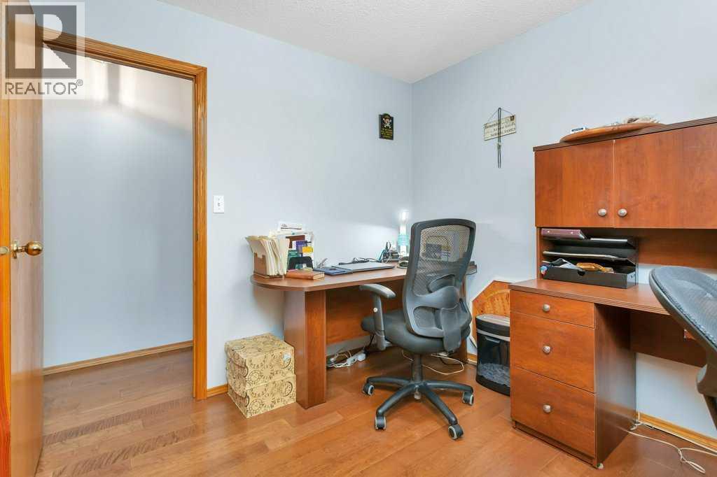 8 Petticoat Lane, Lacombe