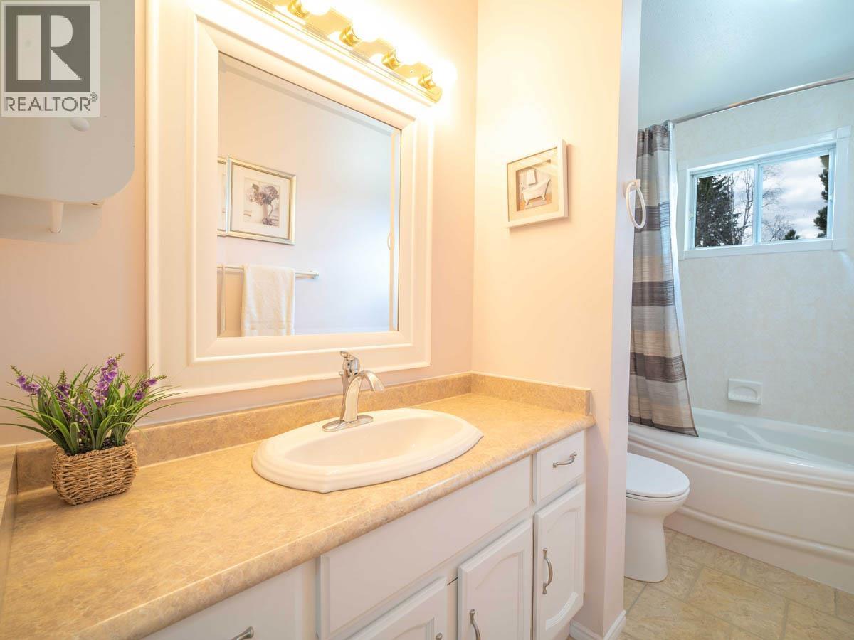 Photo 10 of 33 — 8129 ST LAWRENCE AVENUE · Prince George, BC