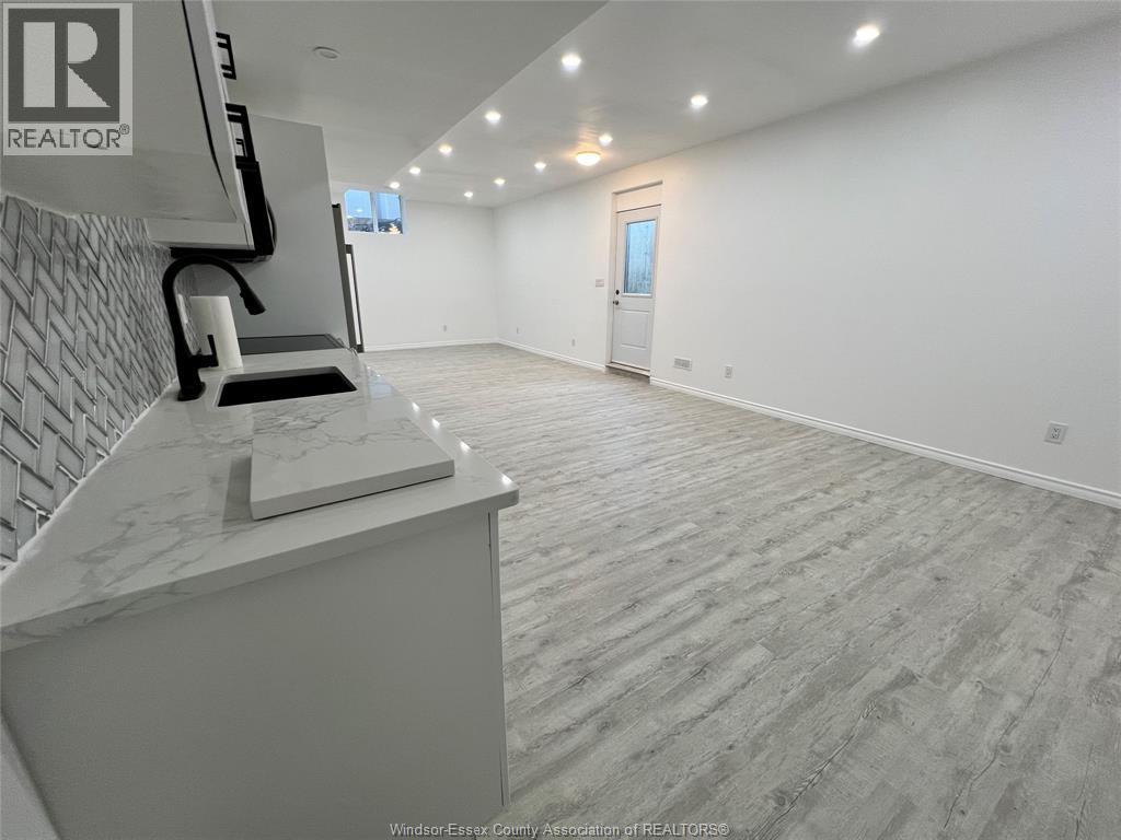 1498 CLEARWATER AVENUE Unit# LOWER, Windsor, Ontario, N8P0E9 — Photo 4