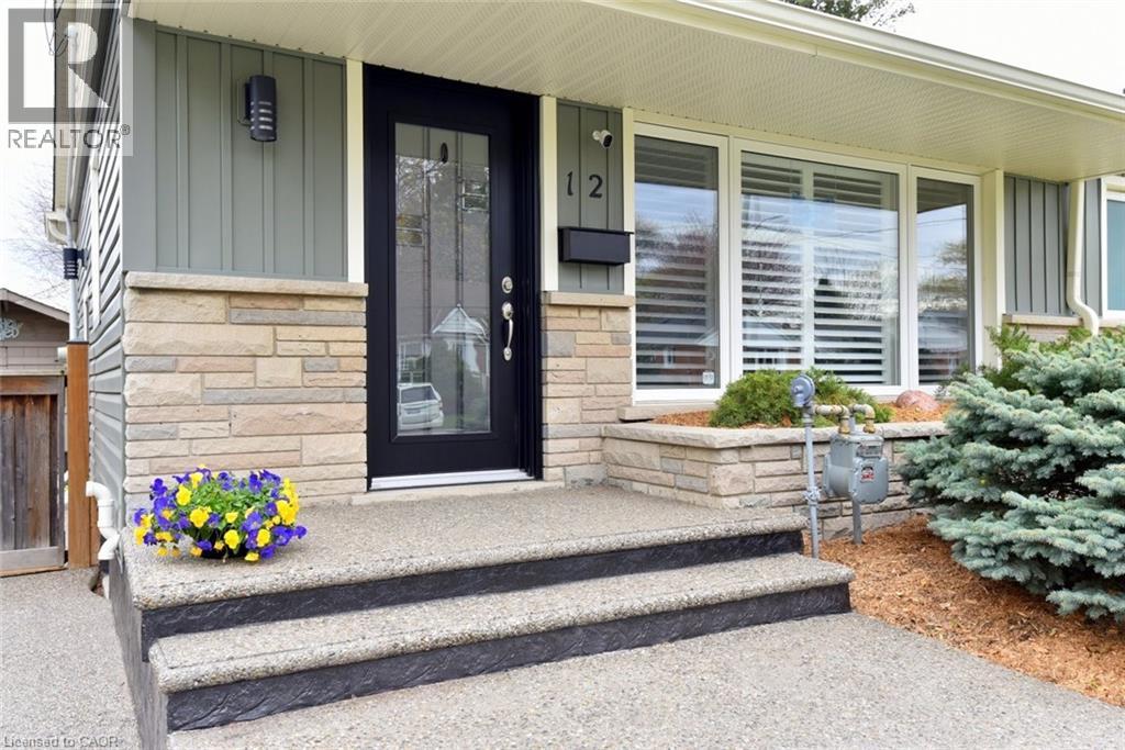 12 DESJARDINS Avenue - 2