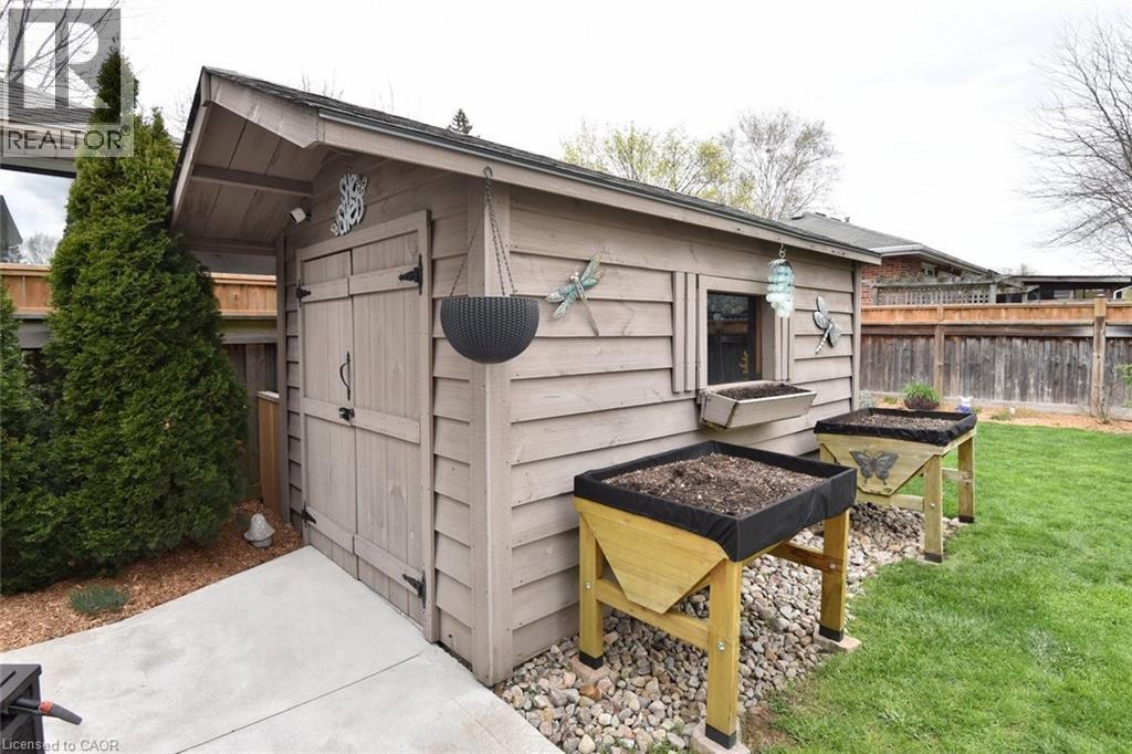 12 DESJARDINS Avenue, Dundas, Ontario, L9H4P9 — Photo 23