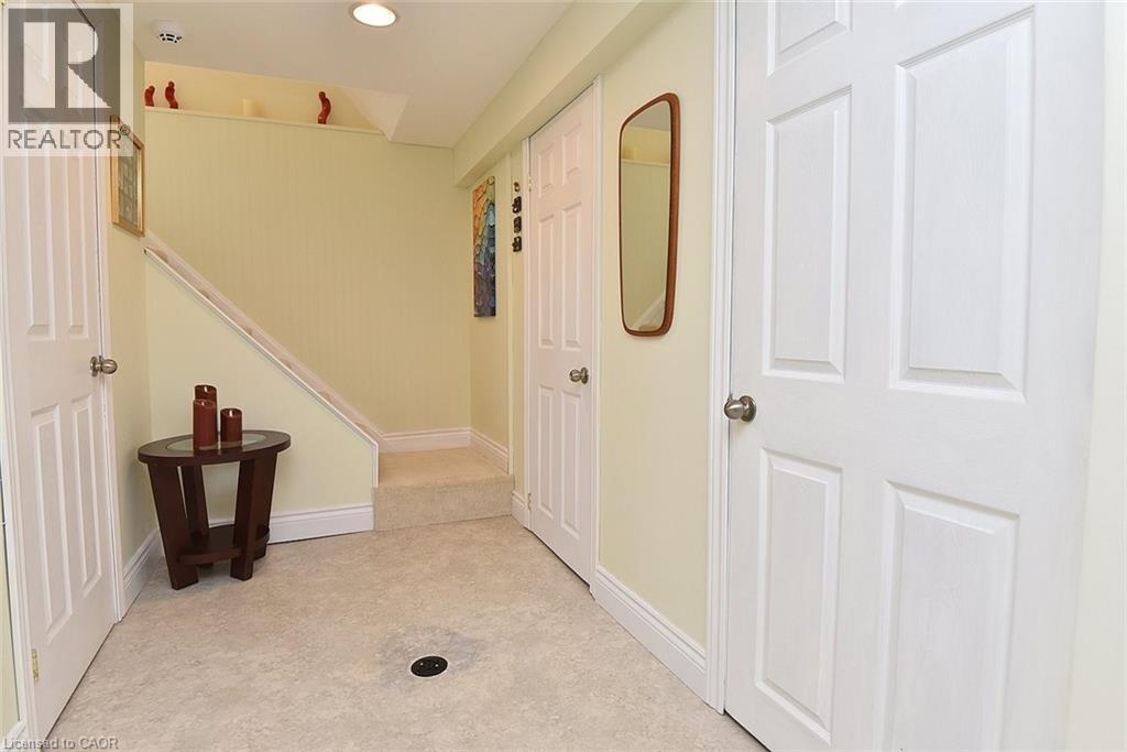 12 DESJARDINS Avenue - 16