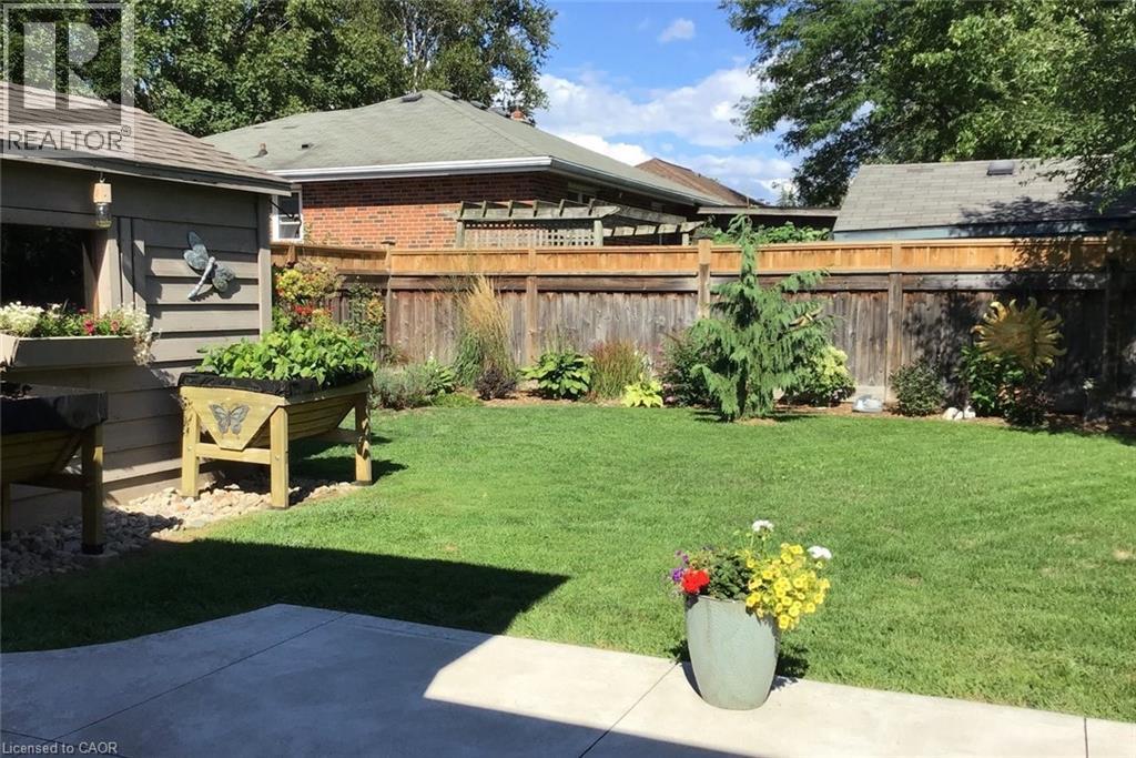 12 DESJARDINS Avenue, Dundas, Ontario, L9H4P9 — Photo 24