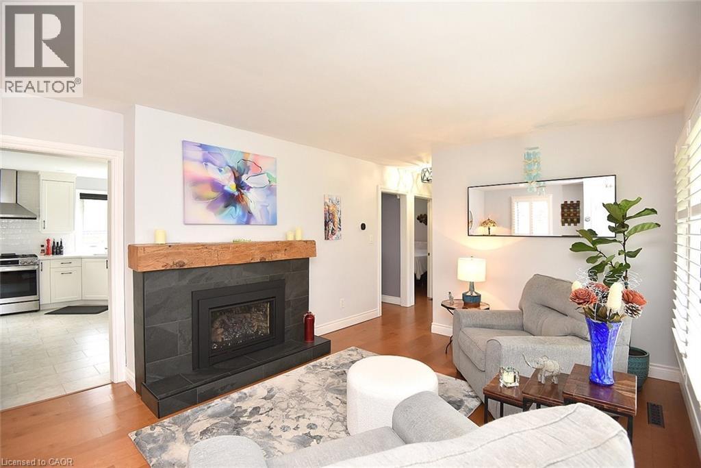 12 DESJARDINS Avenue, Dundas, Ontario, L9H4P9 — Photo 4