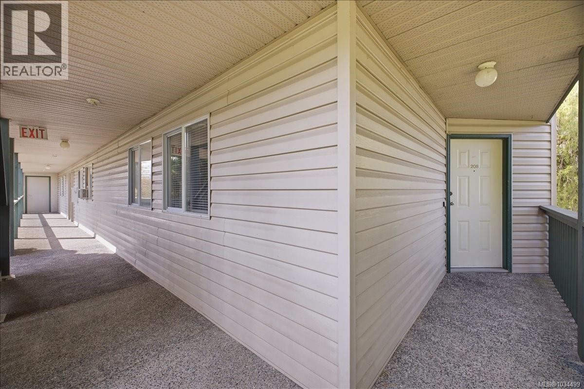 #208 1912 Bowen Rd - 7