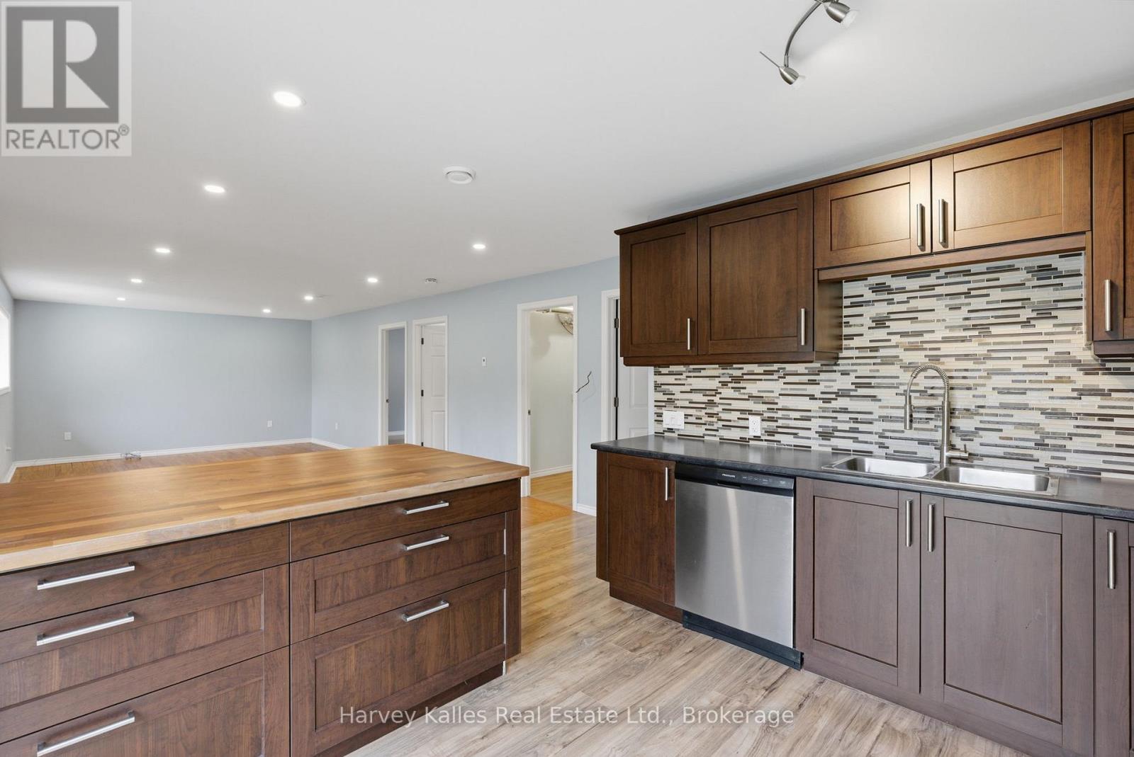 25 FERNDALE ROAD - 18