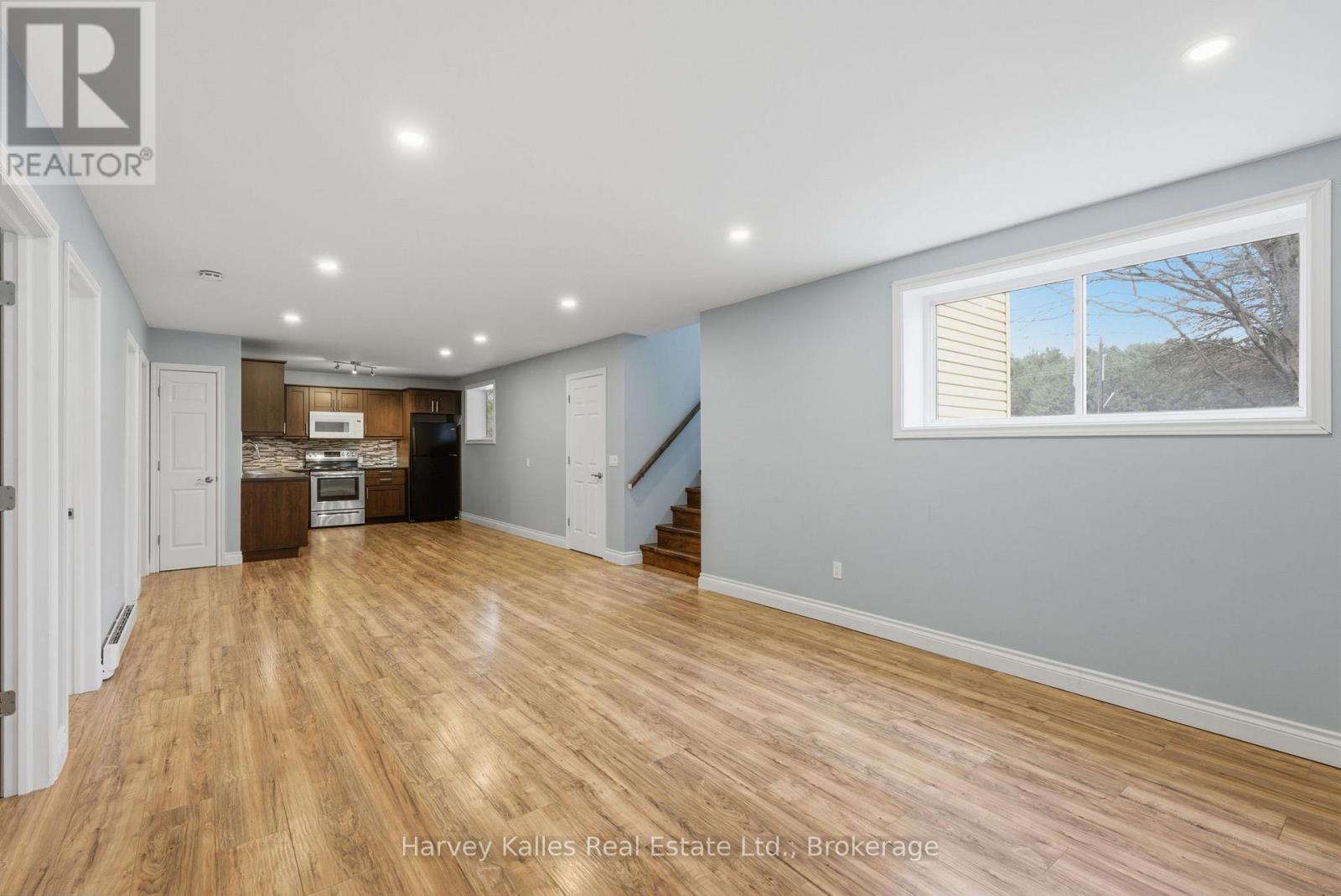 25 FERNDALE ROAD - 32