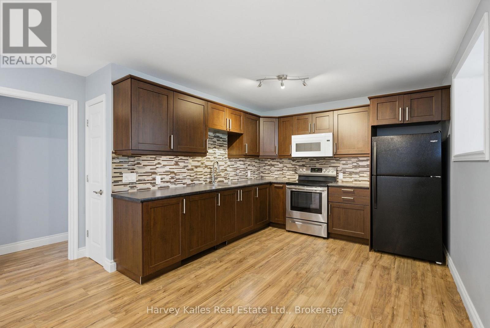 25 FERNDALE ROAD - 36