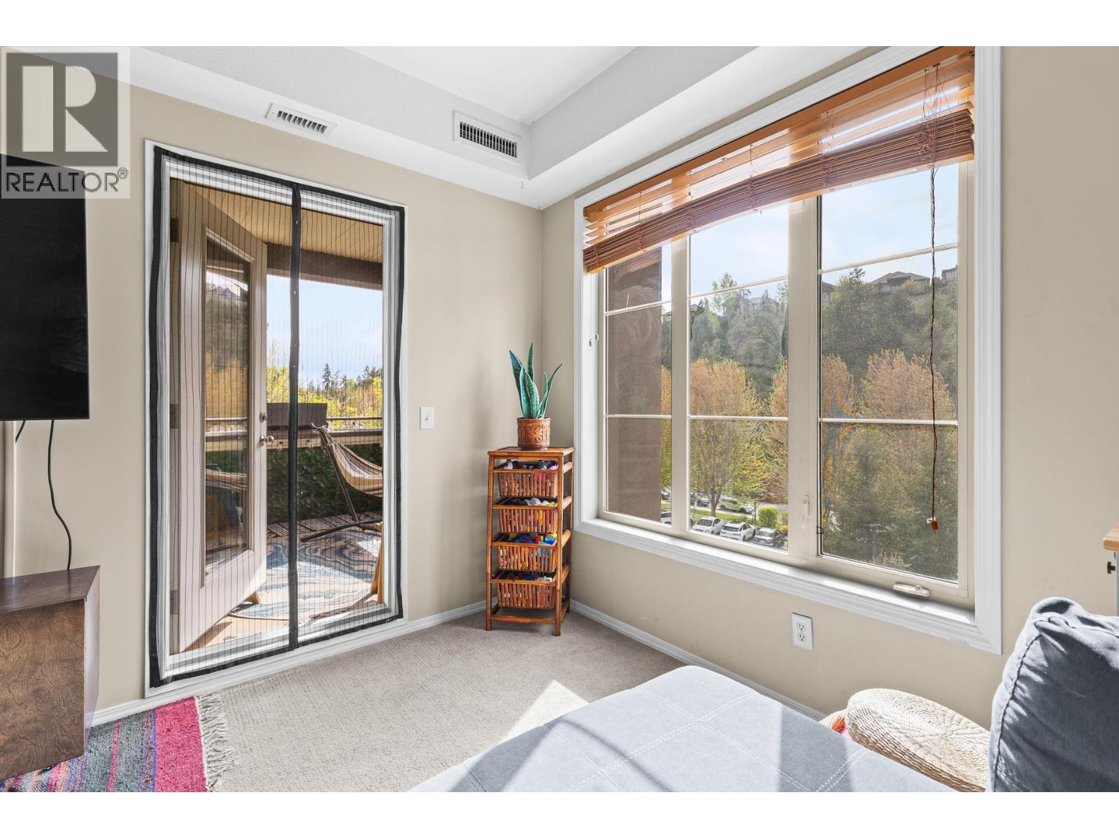 #1413 1875 Country Club Drive - 11