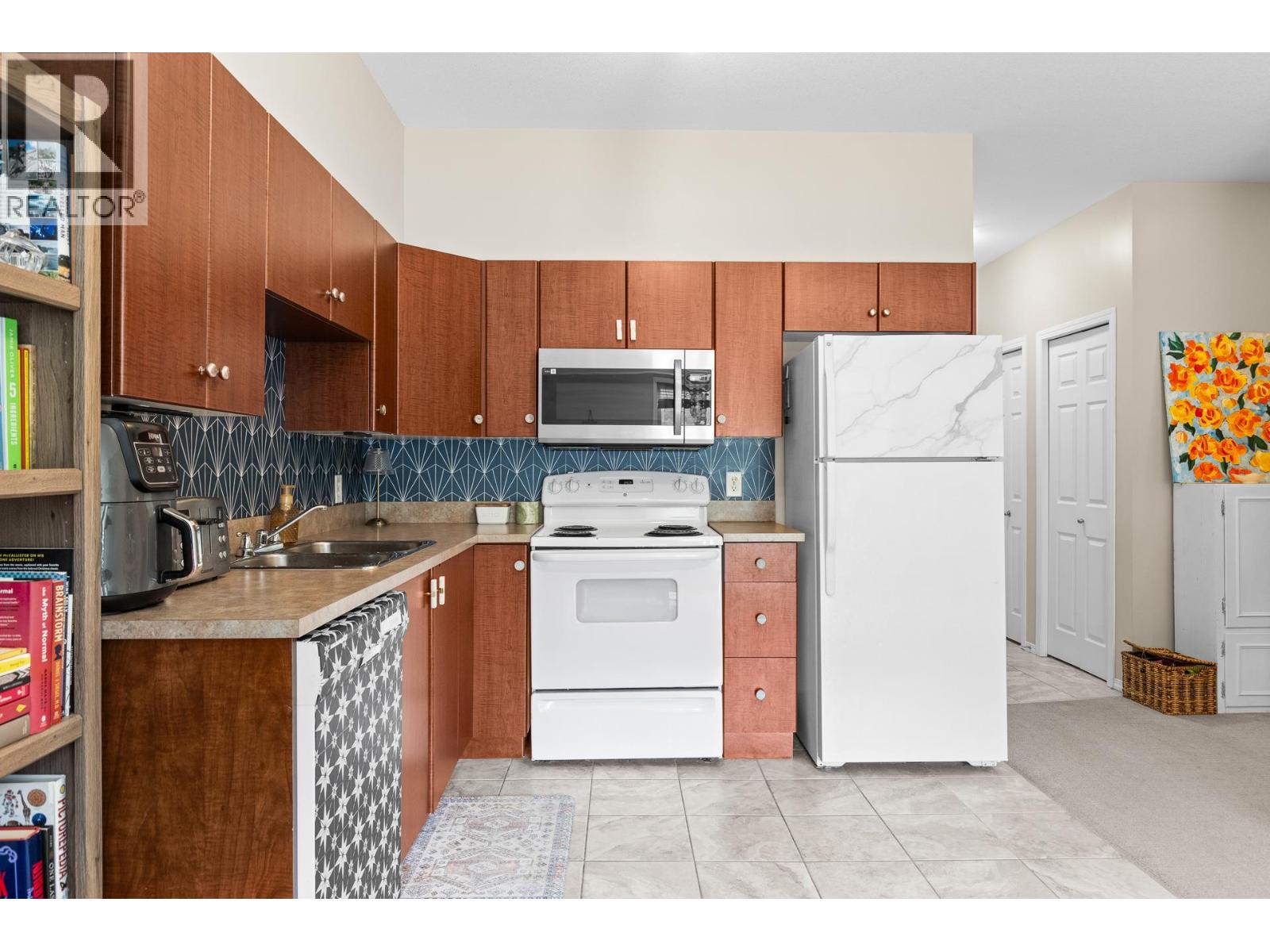 #1413 1875 Country Club Drive - 13