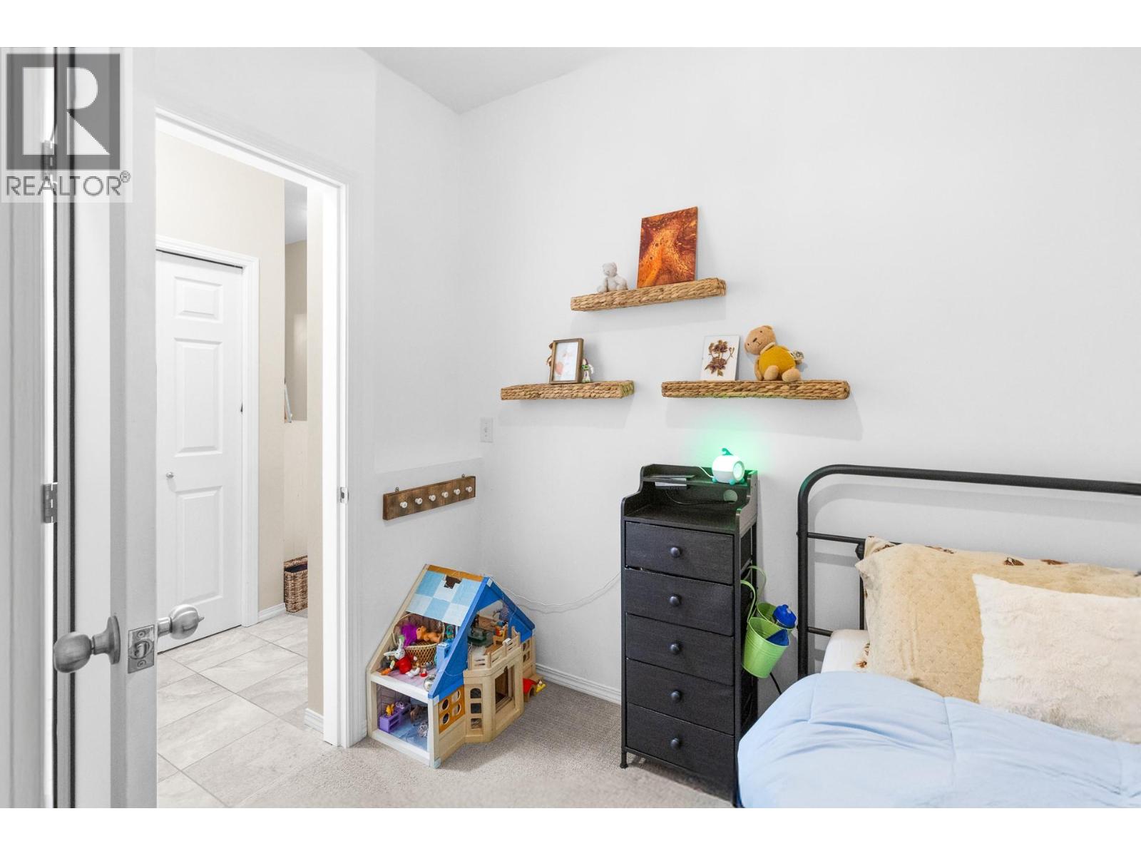 #1413 1875 Country Club Drive - 19