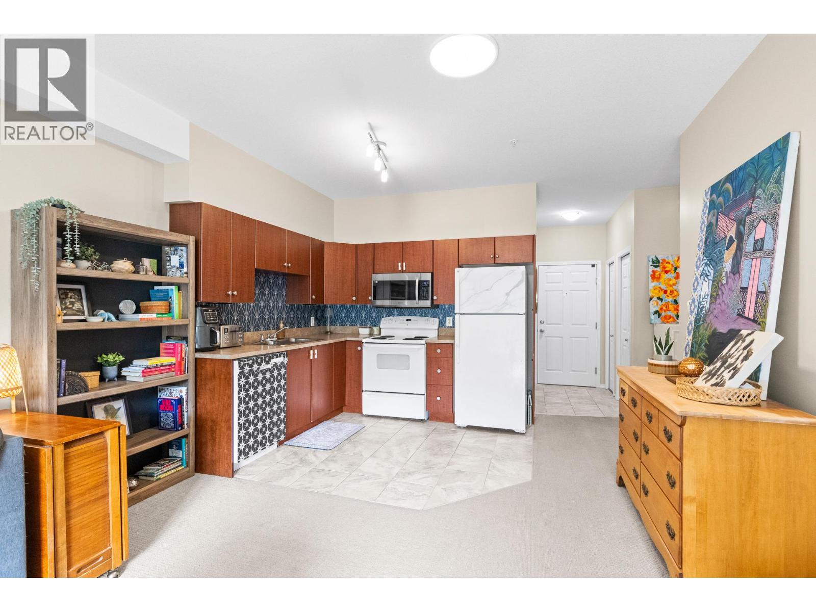 #1413 1875 Country Club Drive - 12