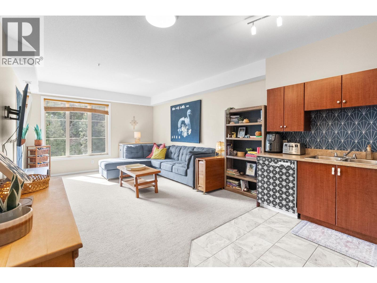 #1413 1875 Country Club Drive - 7