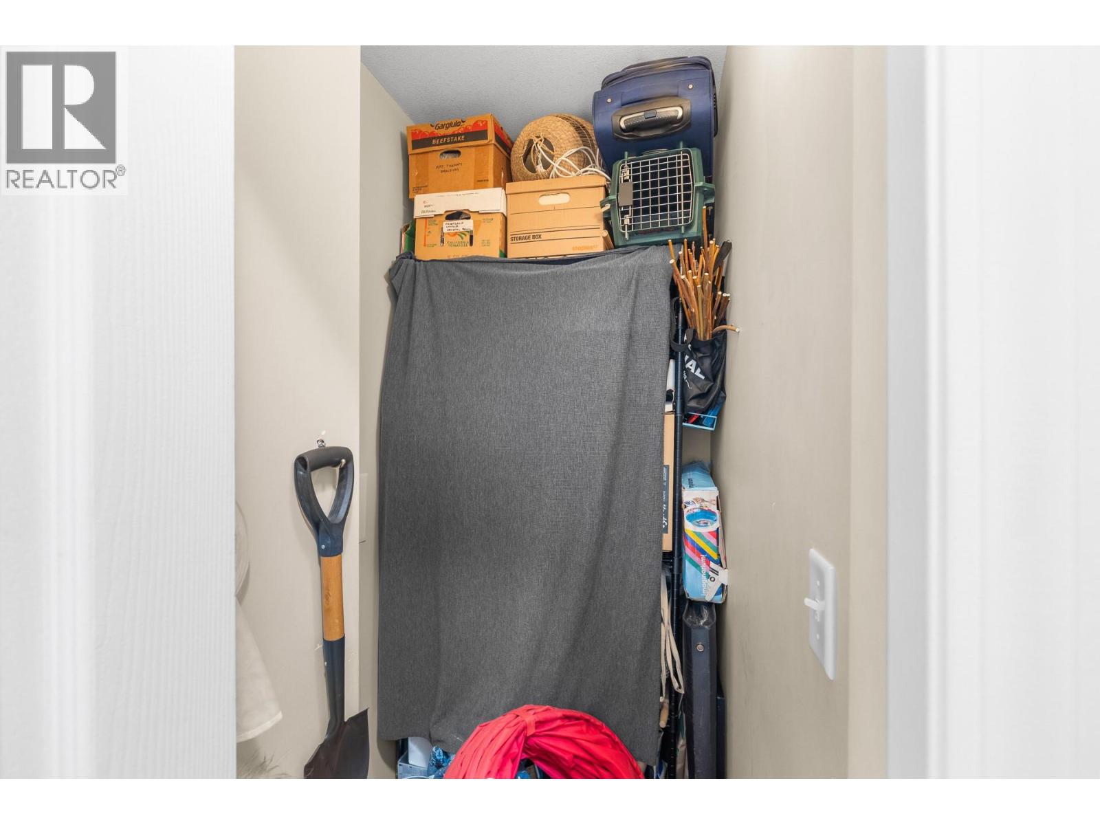 #1413 1875 Country Club Drive - 28