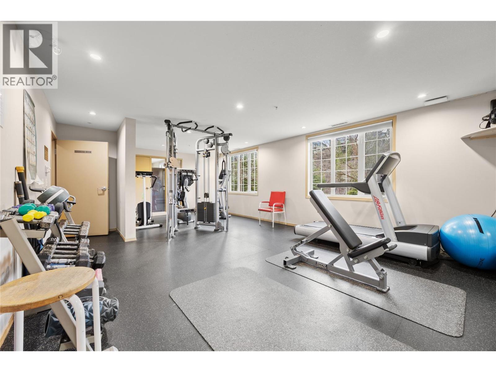 #1413 1875 Country Club Drive - 30