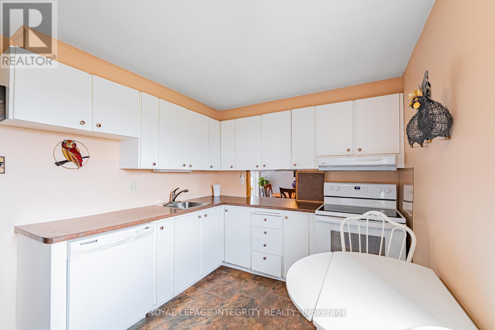 #806 1356 MEADOWLANDS DRIVE E - 17