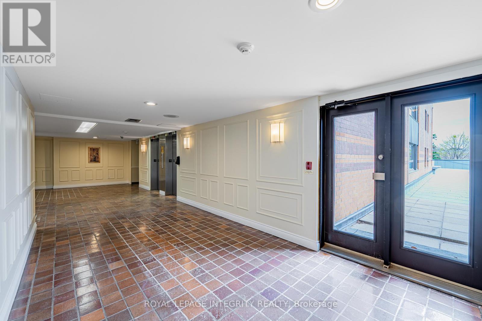#806 1356 MEADOWLANDS DRIVE E - 28