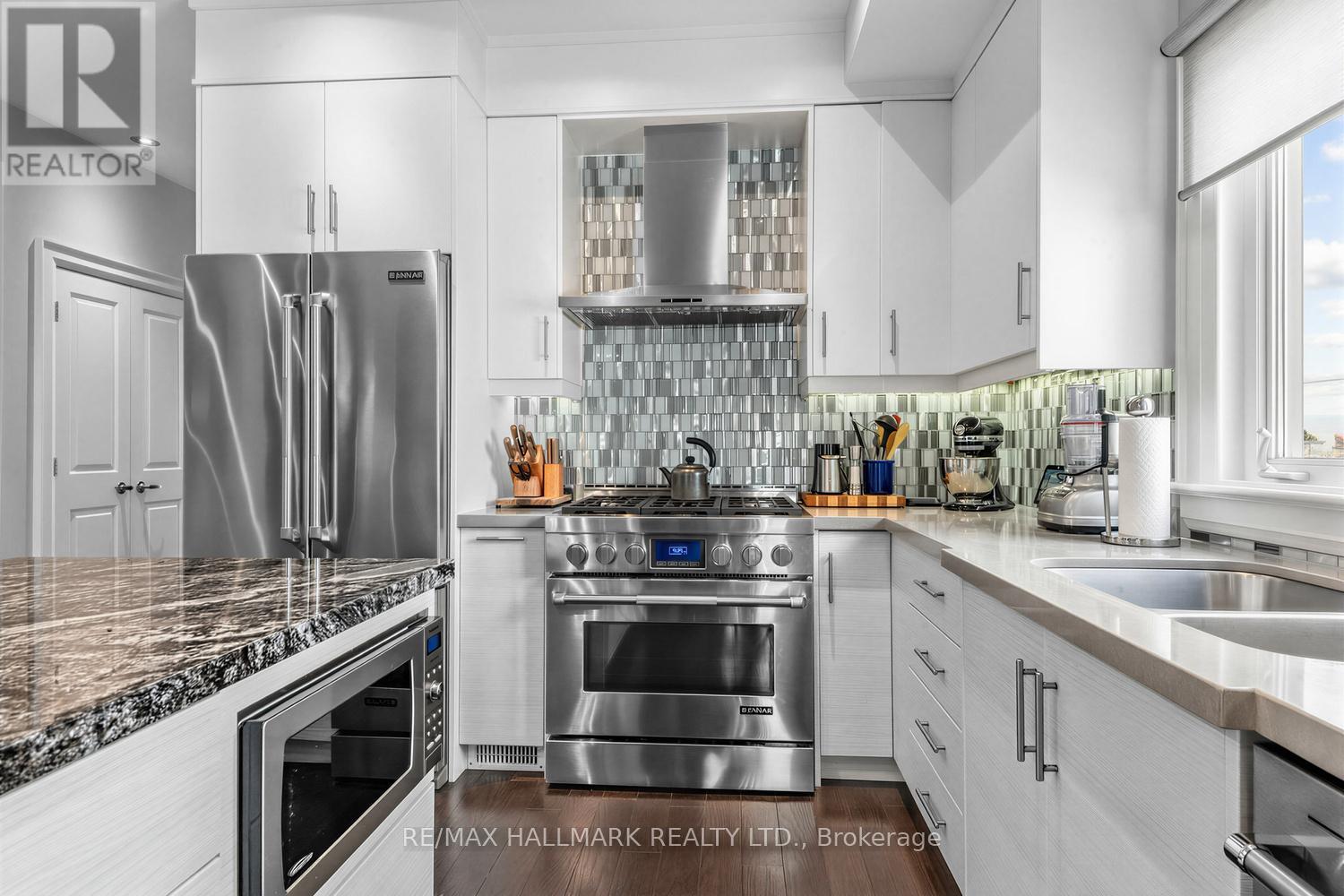 192 ERSKINE AVENUE - 6