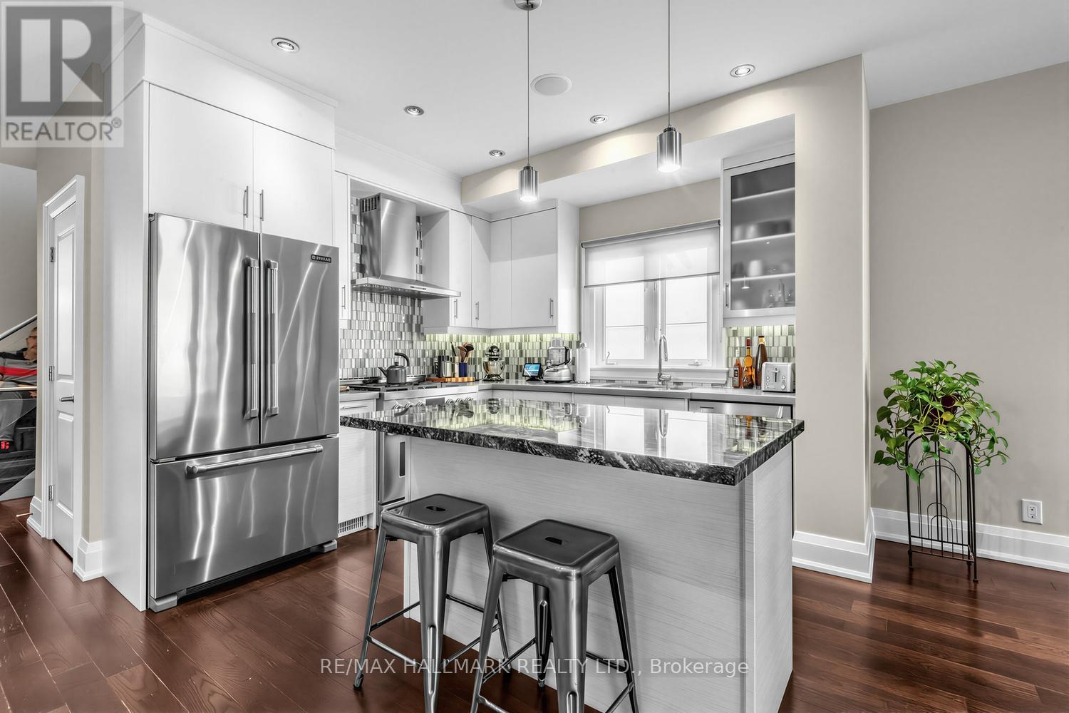 192 ERSKINE AVENUE - 7