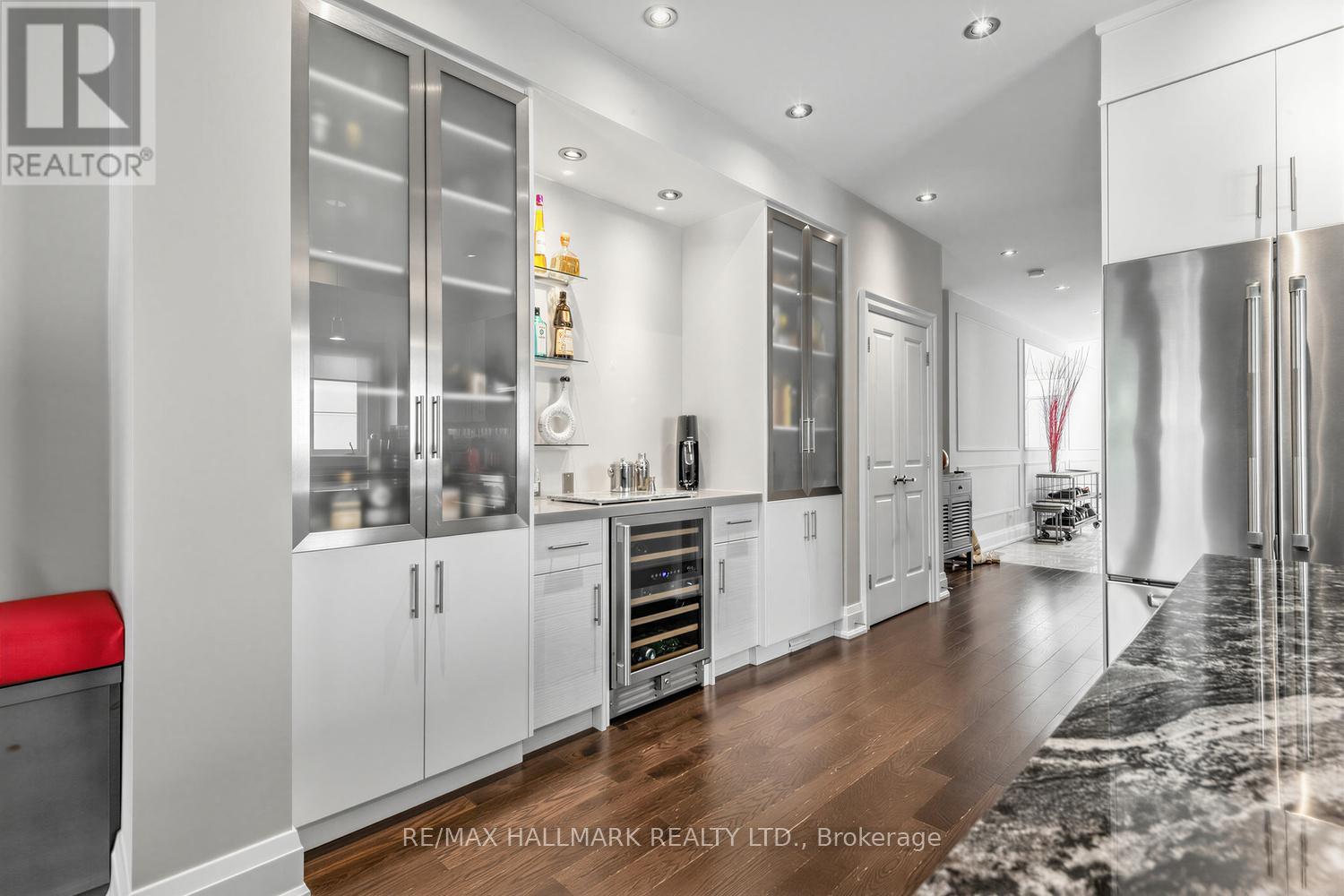 192 ERSKINE AVENUE - 8