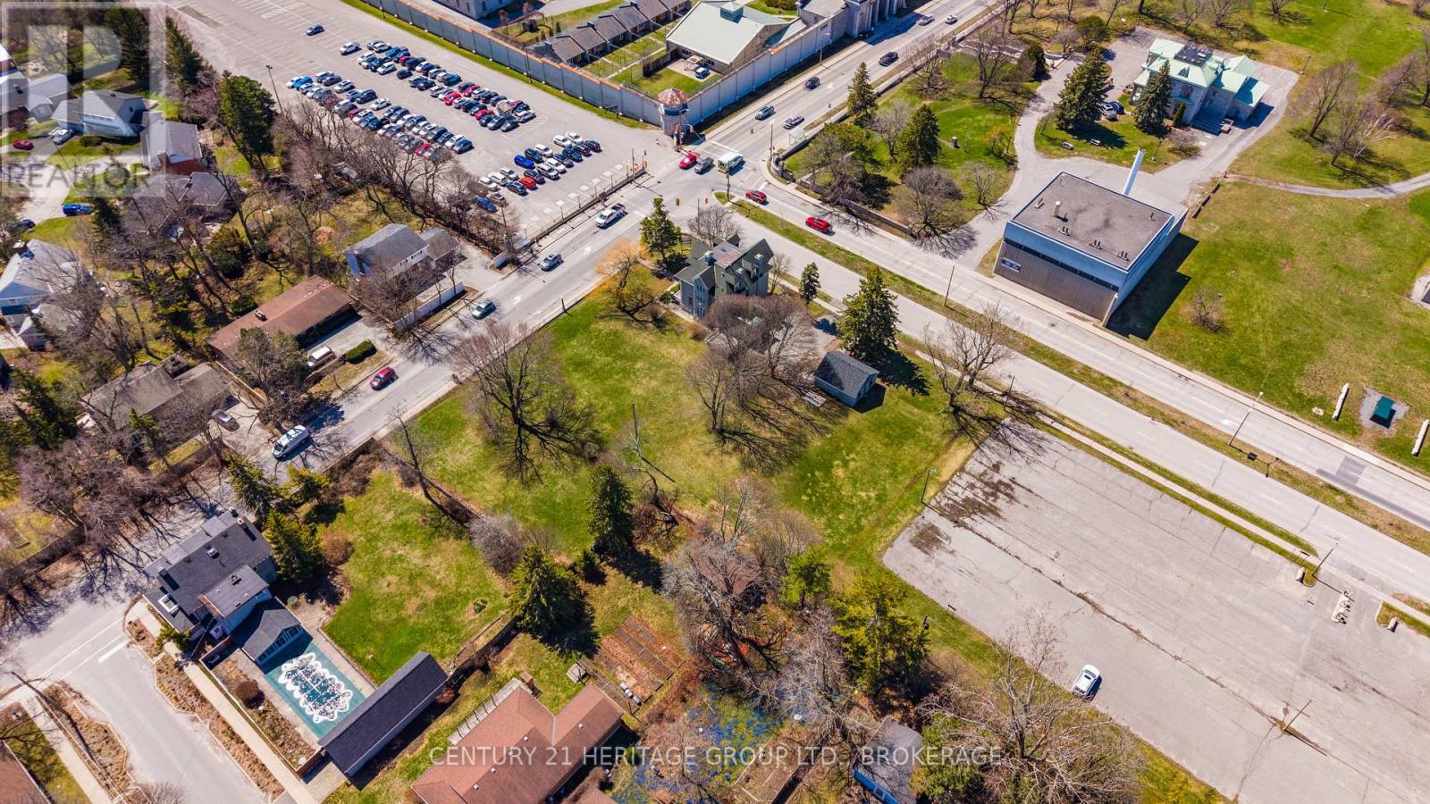 525 King Street West — photo 16